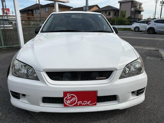 2001 Toyota Altezza RS200 Z Edition (SXE10) — White - Image 2