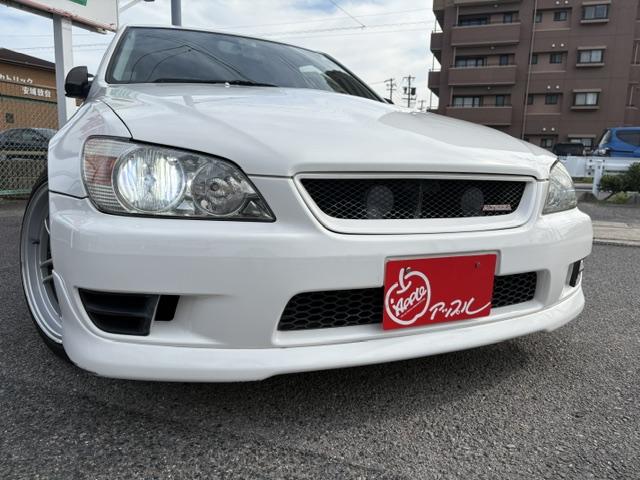 2001 Toyota Altezza RS200 Z Edition (SXE10) — White - Image 3