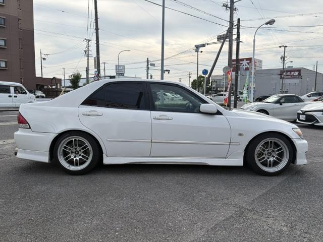 2001 Toyota Altezza RS200 Z Edition (SXE10) — White - Image 4