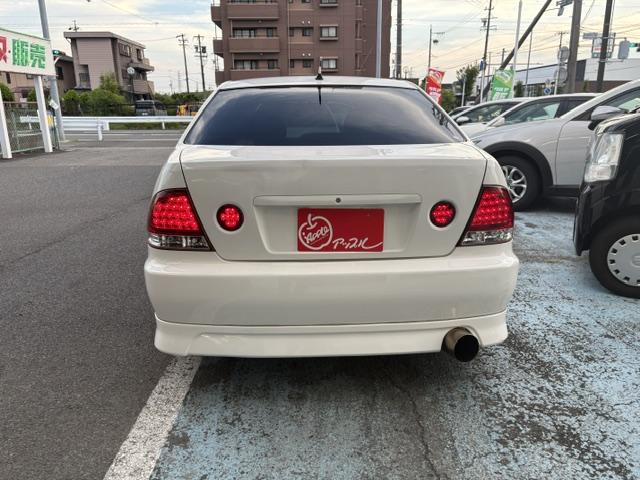 2001 Toyota Altezza RS200 Z Edition (SXE10) — White - Image 12