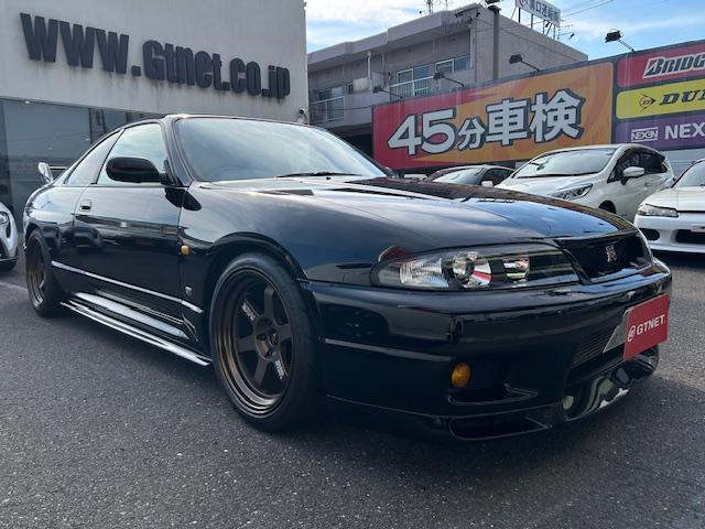 1995 Nissan Skyline GT-R V-Spec (BCNR33) — Black - Image 2
