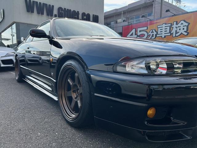 1995 Nissan Skyline GT-R V-Spec (BCNR33) — Black - Image 4