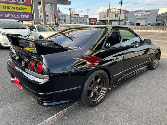 1995 Nissan Skyline GT-R V-Spec (BCNR33) — Black - Image 10