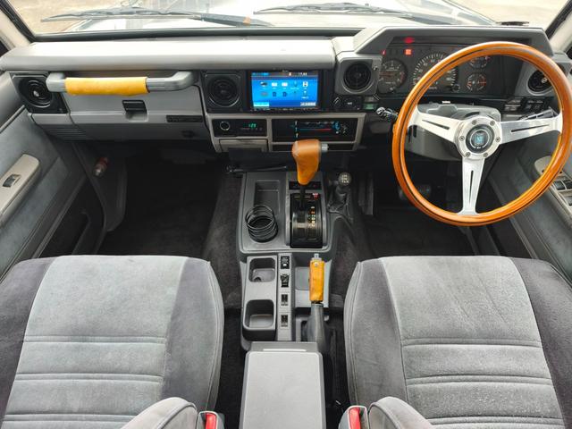 1993 Toyota Land Cruiser Prado (LJ78W) — Green/Silver - Image 10