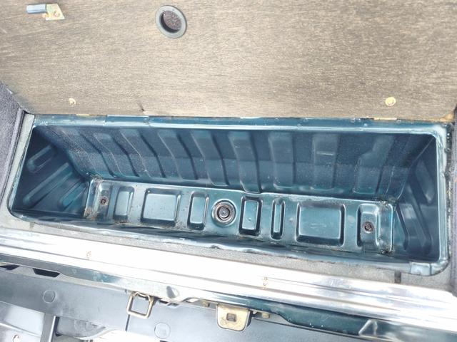 1993 Toyota Land Cruiser Prado (LJ78W) — Green/Silver - Image 43