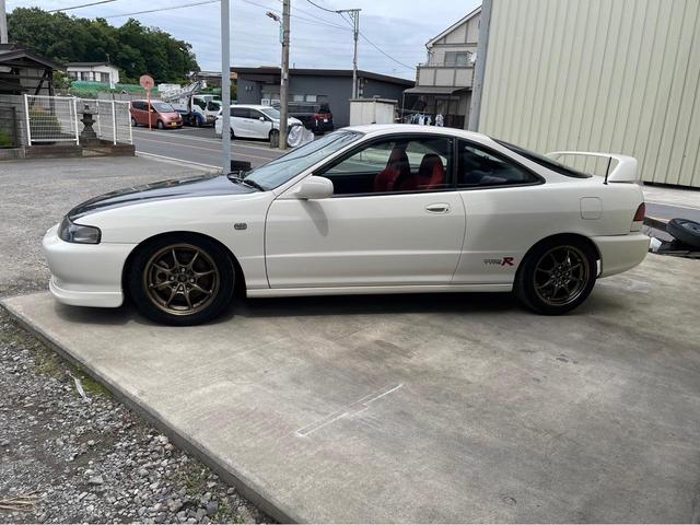 1996 Honda Integra Type R (DC2) — Championship White - Image 3
