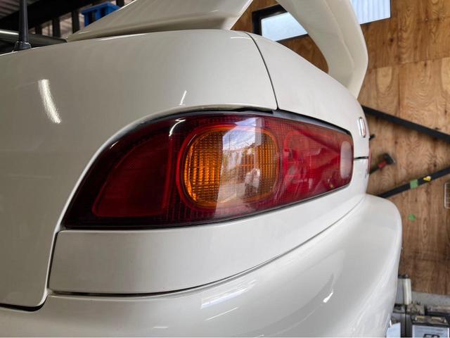 1996 Honda Integra Type R (DC2) — Championship White - Image 11