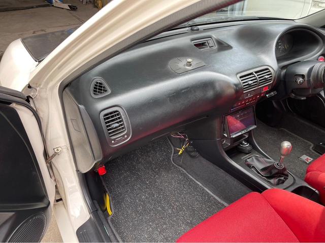 1996 Honda Integra Type R (DC2) — Championship White - Image 28