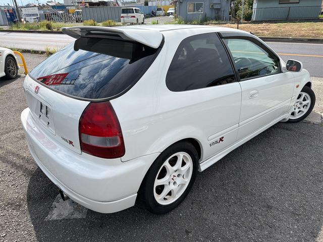 2000 Honda Civic Type R (EK9) — Championship White - Image 3