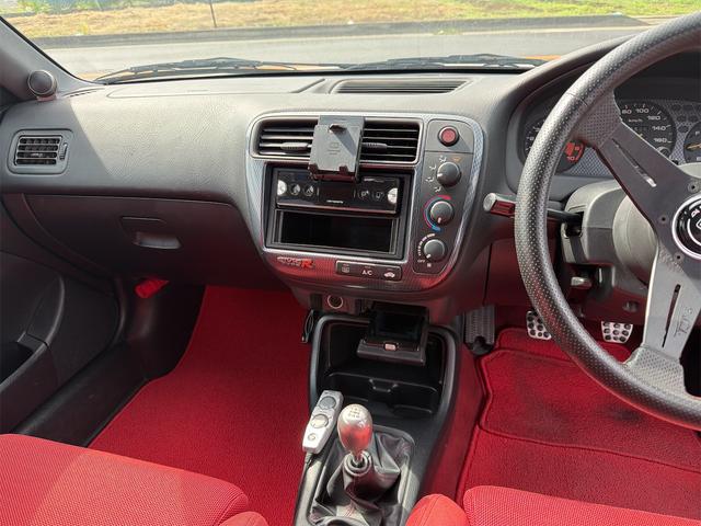 2000 Honda Civic Type R (EK9) — Championship White - Image 17