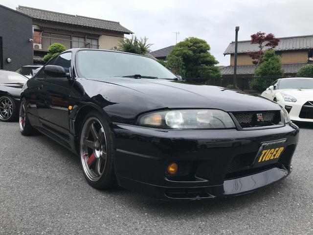 1995 Nissan Skyline GT-R V-Spec (BCNR33) — Black - Image 2