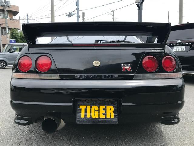 1995 Nissan Skyline GT-R V-Spec (BCNR33) — Black - Image 3
