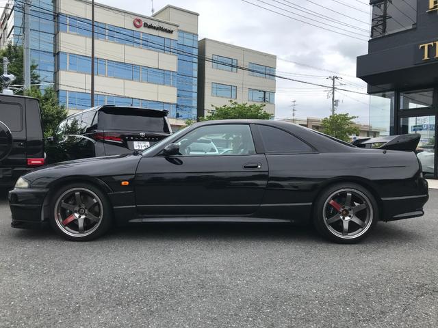 1995 Nissan Skyline GT-R V-Spec (BCNR33) — Black - Image 5
