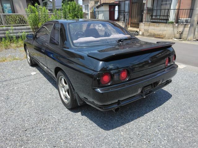 1989 Nissan Skyline (HCR32) — Black - Image 4