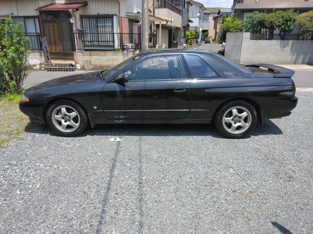 1989 Nissan Skyline (HCR32) — Black - Image 5