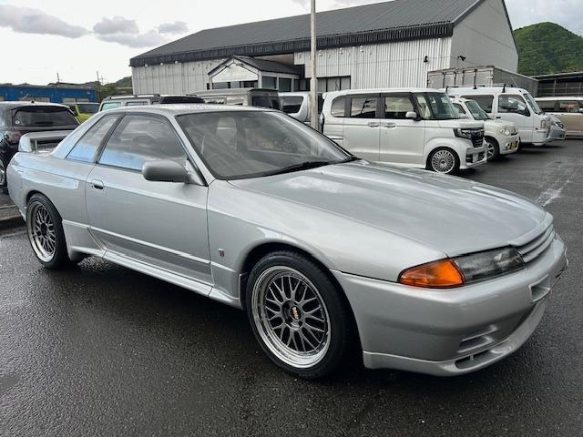 1994 Nissan Skyline GT-R (BNR32) — Silver Metallic - Image 3