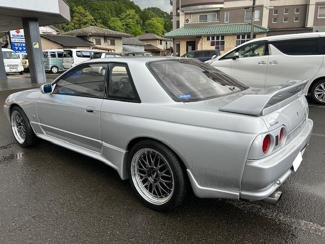 1994 Nissan Skyline GT-R (BNR32) — Silver Metallic - Image 7