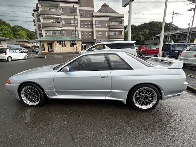 1994 Nissan Skyline GT-R (BNR32) — Silver Metallic - Image 8