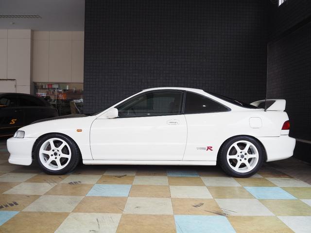 1999 Honda Integra Type R (DC2) — Championship White - Image 6
