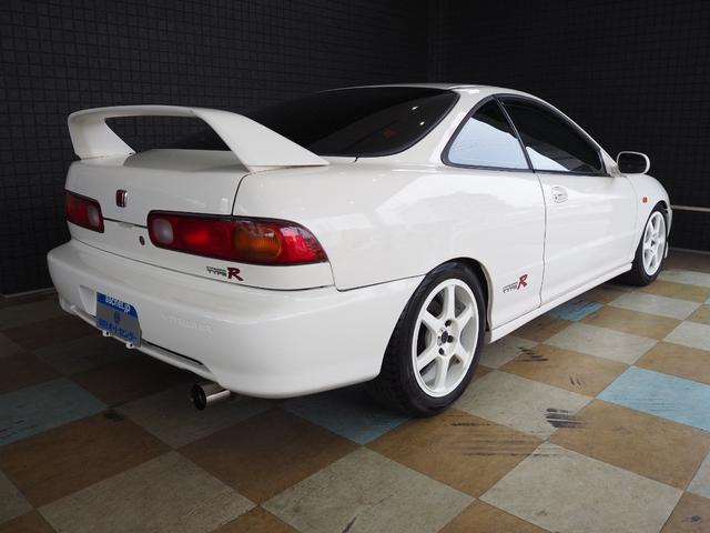 1999 Honda Integra Type R (DC2) — Championship White - Image 9