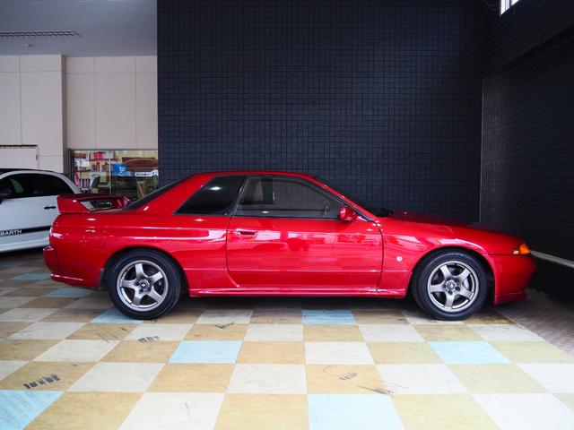 1992 Nissan Skyline GT-R (BNR32) — Red - Image 4