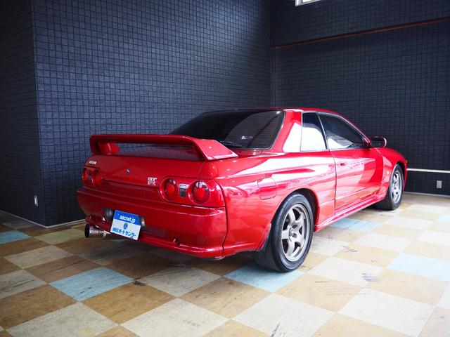 1992 Nissan Skyline GT-R (BNR32) — Red - Image 9