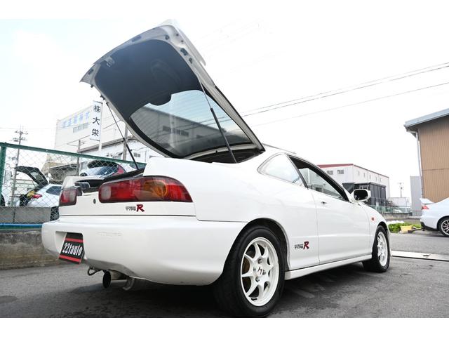 1996 Honda Integra Type R (DC2) — White - Image 9