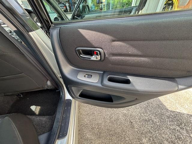2000 Toyota Altezza (SXE10) — Silver Metallic - Image 15