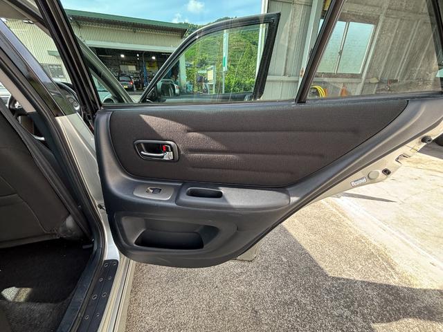2000 Toyota Altezza (SXE10) — Silver Metallic - Image 21