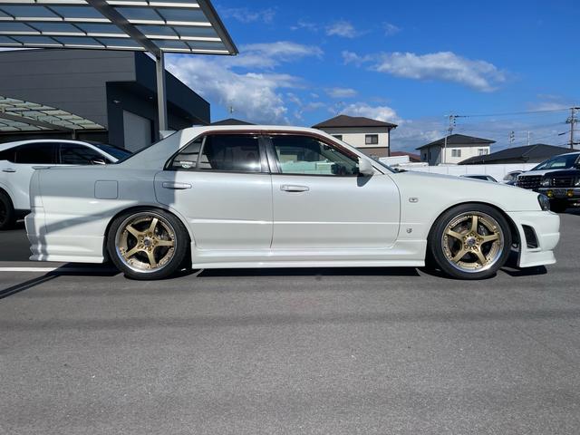 1998 Nissan Skyline 25GT-X Turbo (ER34) — Pearl White - Image 2