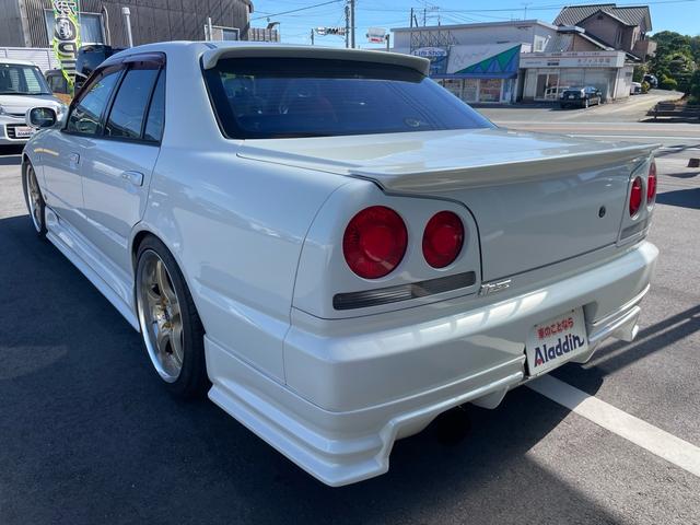 1998 Nissan Skyline 25GT-X Turbo (ER34) — Pearl White - Image 4