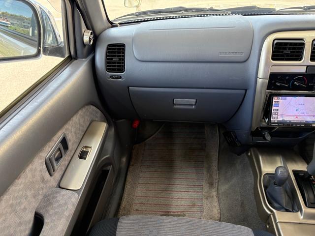 2003 Toyota Hilux Sports Pickup Double Cab (RZN169H) — Gold - Image 19