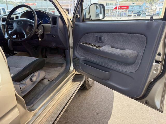 2003 Toyota Hilux Sports Pickup Double Cab (RZN169H) — Gold - Image 37