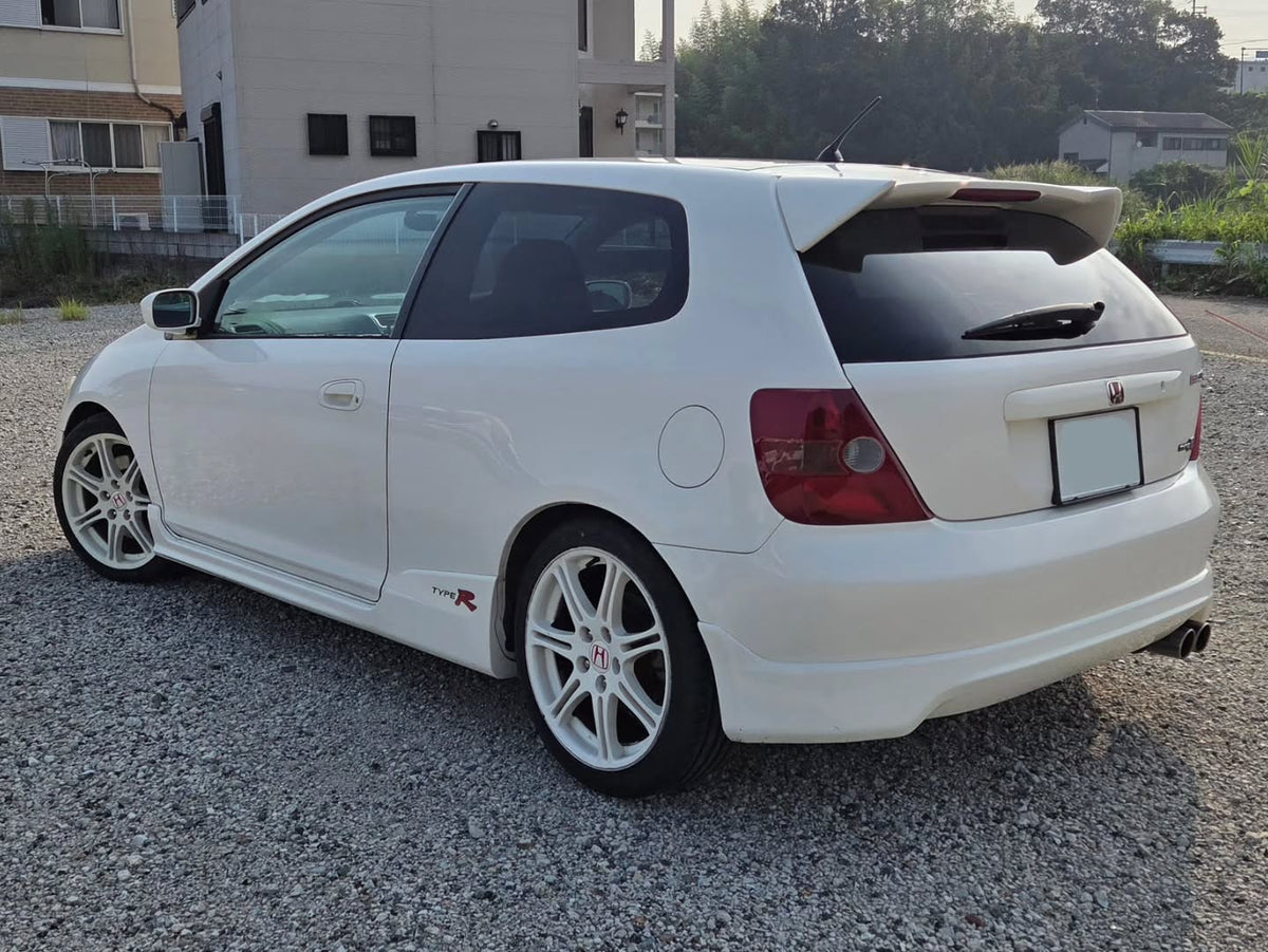 2002 Honda Civic Type R (EP3) — Championship White - Image 4