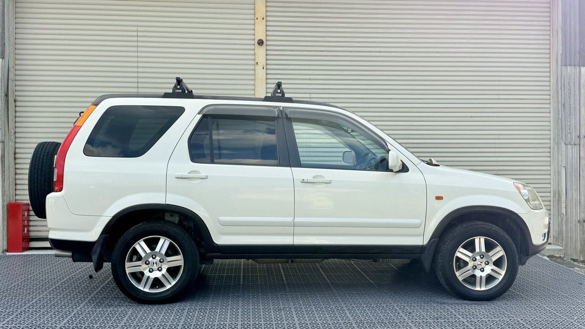 2003 Honda CR-V Performer iL (RD5) — White - Image 5