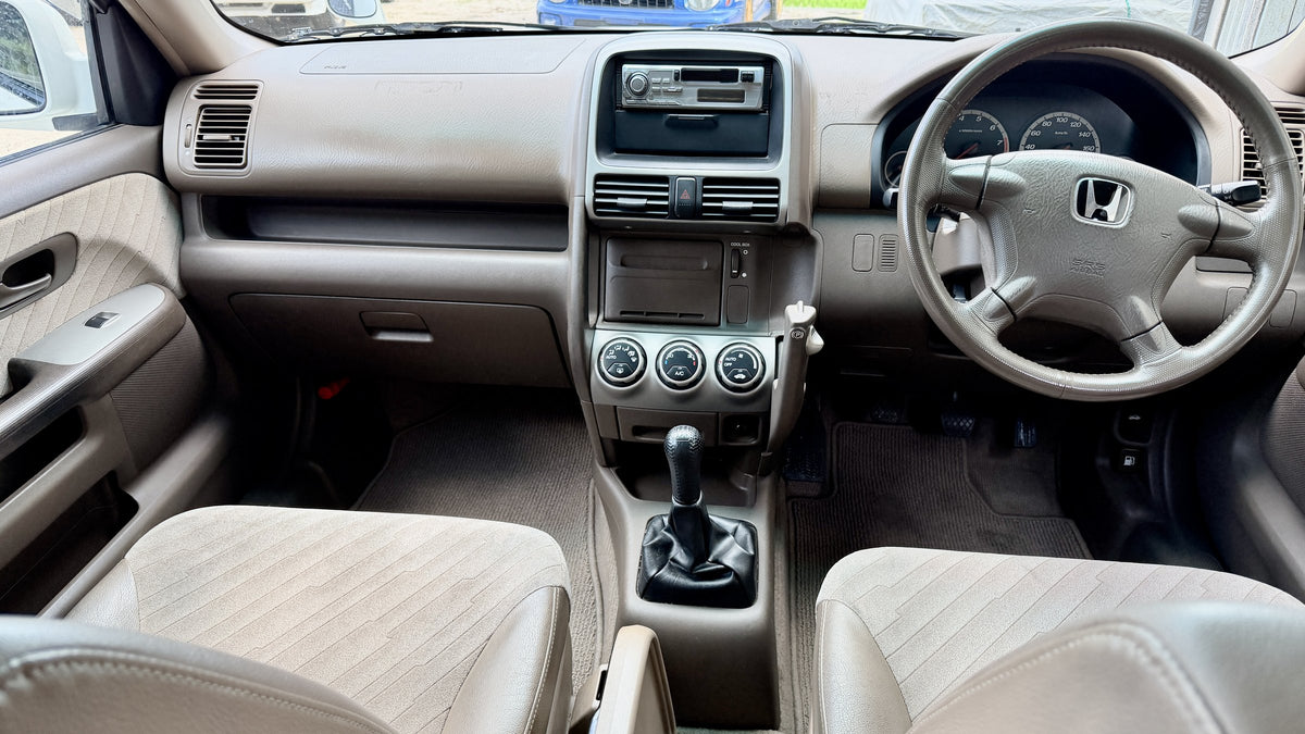 2003 Honda CR-V Performer iL (RD5) — White - Image 21