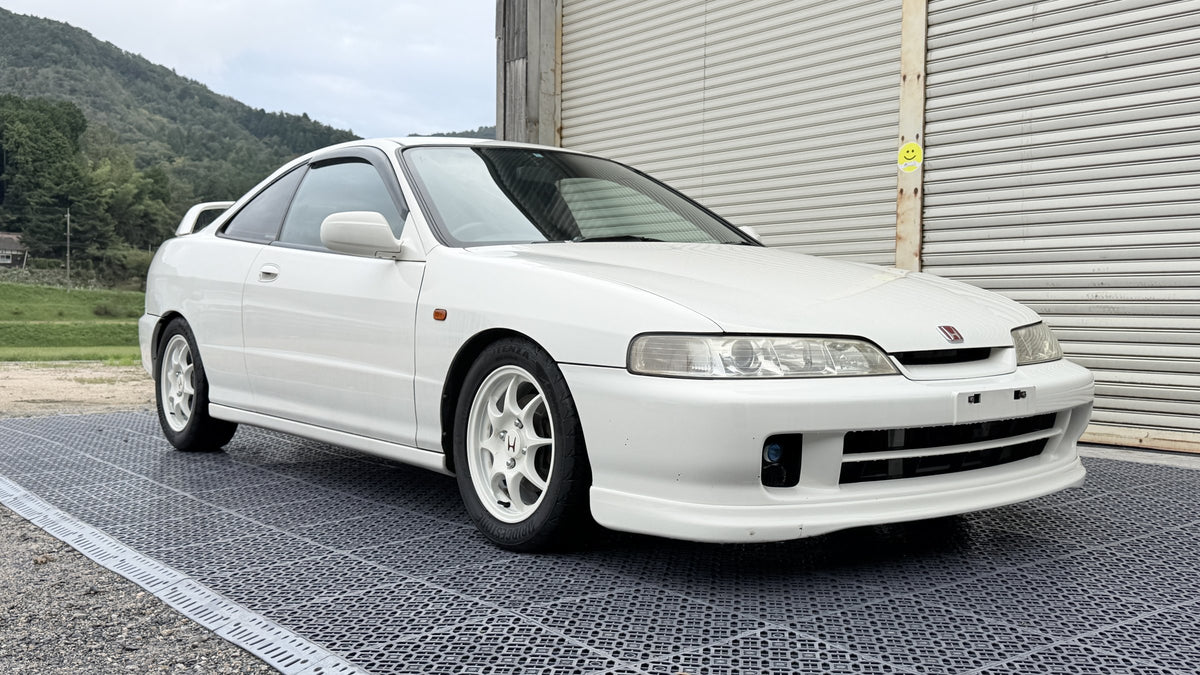 1995 Honda Integra Type R (DC2) — Championship White - Image 2