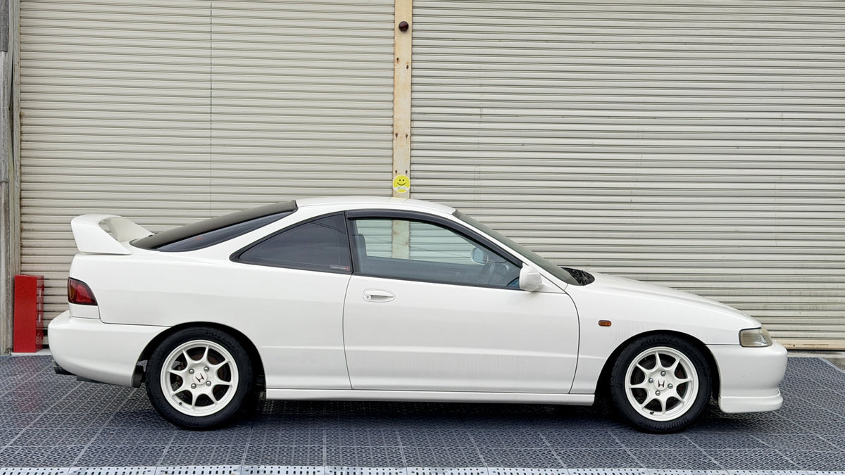 1995 Honda Integra Type R (DC2) — Championship White - Image 4