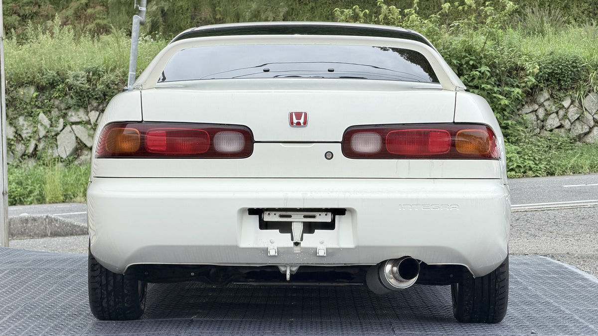 1995 Honda Integra Type R (DC2) — Championship White - Image 7