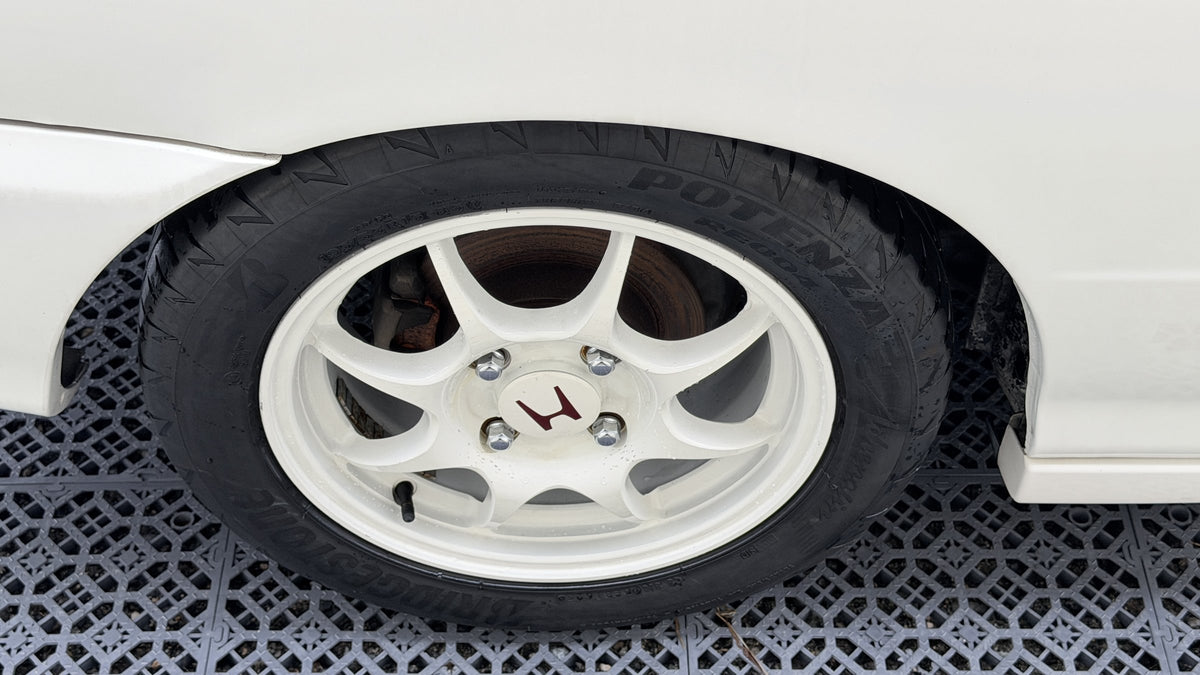 1995 Honda Integra Type R (DC2) — Championship White - Image 23
